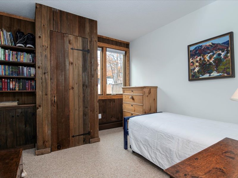 27-19 Middle Ridge Rd Stratton VT 10-20-24 JHULLPHOTO-23